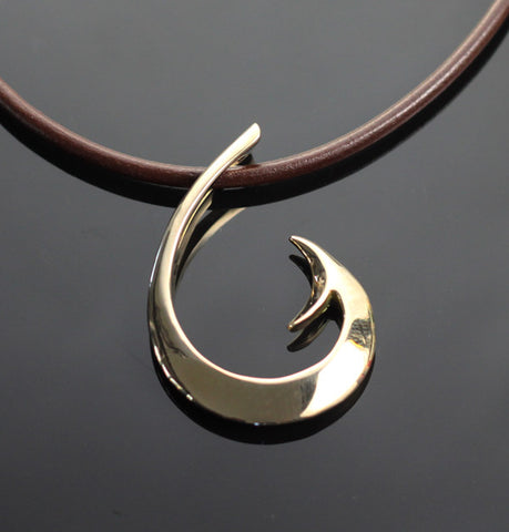 Bronze Lg Circle Hook Pendant