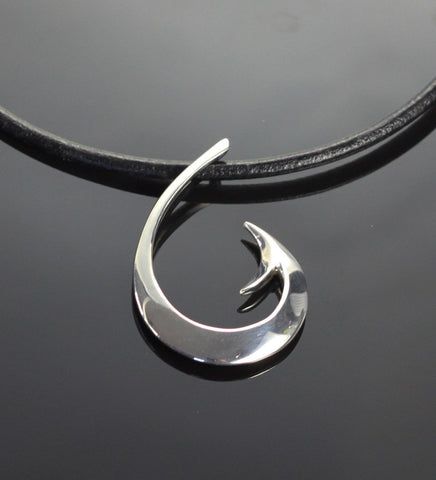 Circle Hook Pendant-P1050