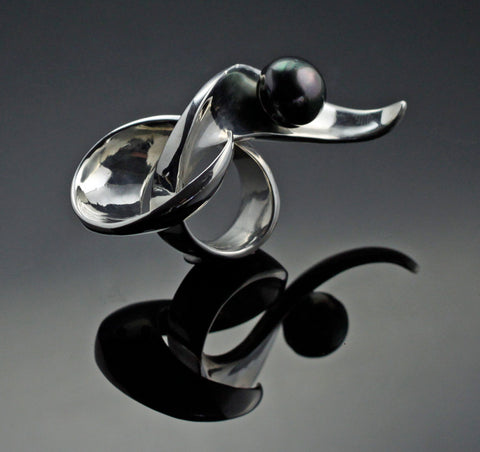 Moving Waves with Tahitian Pearl-R1024TP