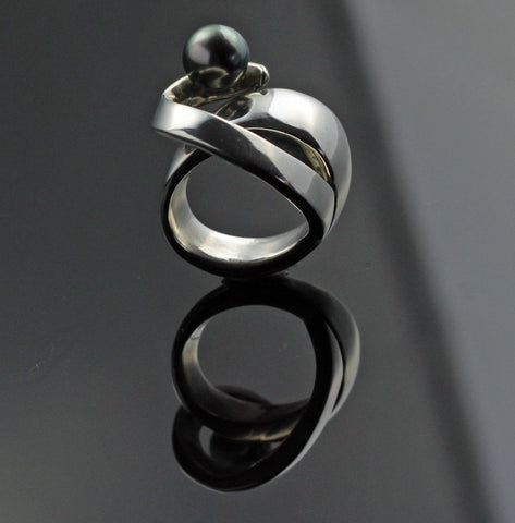 Up & Over Ring with Black Tahitian Pear-lR1031TP