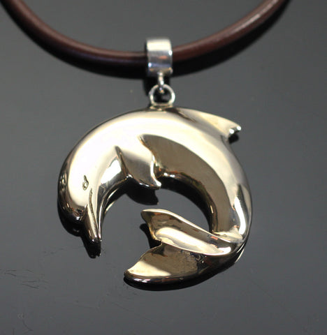 Bronze Curved Dolphin Pendant – BRS1018